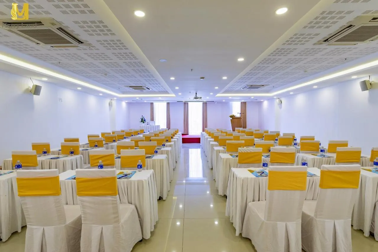 Merry Land Hotel Da Nang 4*,
